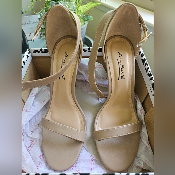 Heels - Picture 2 of 4